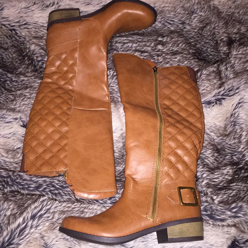 Light hazelnut pleather boots.Right below the knee